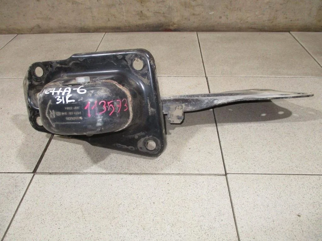 Рычаг задний продольный правый Volkswagen Jetta A6