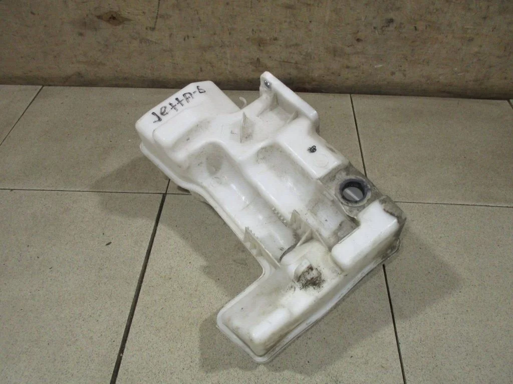 Бачок омывателя лобового стекла Volkswagen Jetta 2012 A6