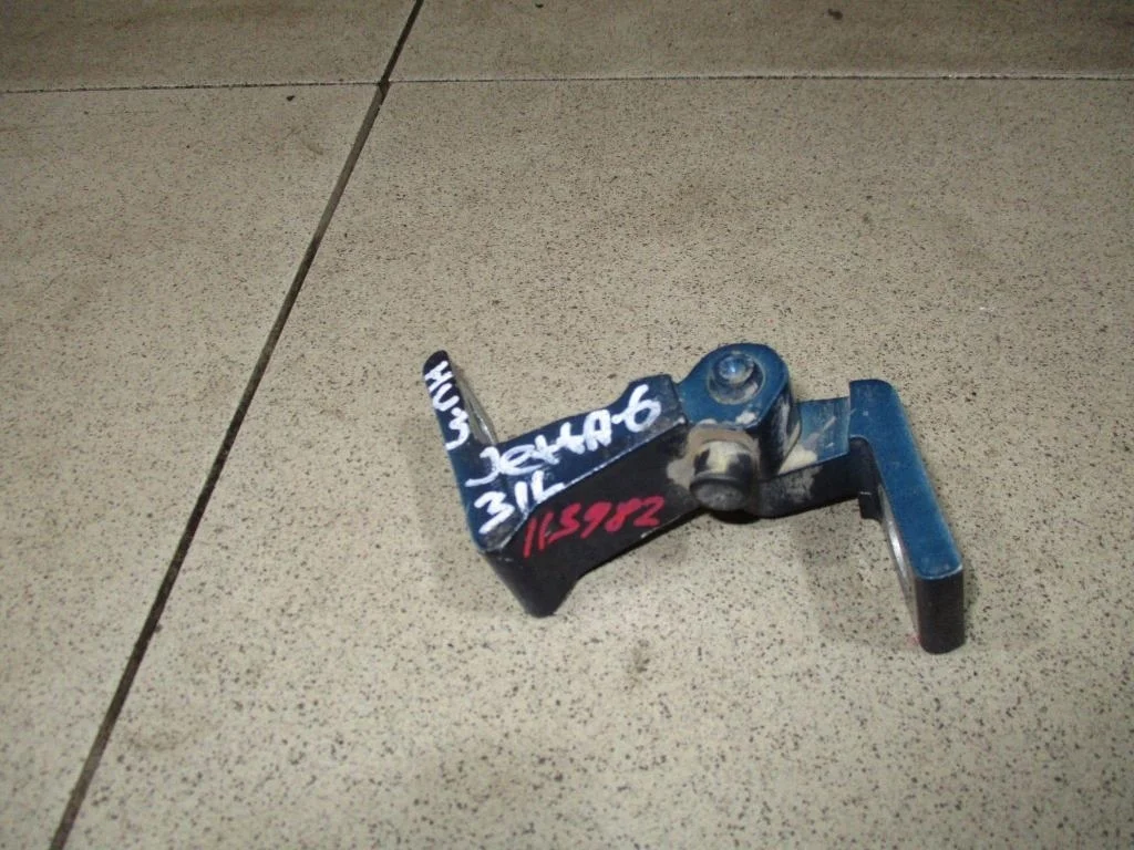 Петля двери Volkswagen Jetta A6