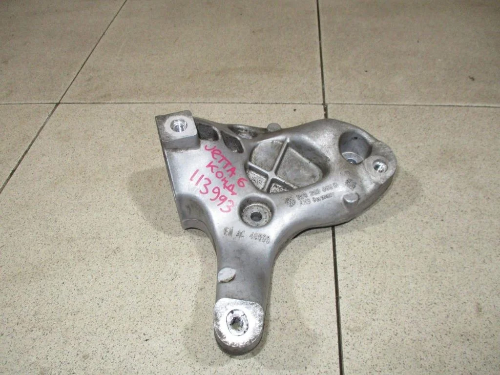 Кронштейн кондиционера Volkswagen Jetta A6