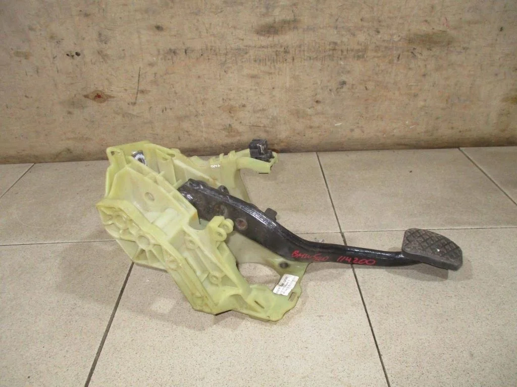 Педаль тормоза BMW M5 E60, E61