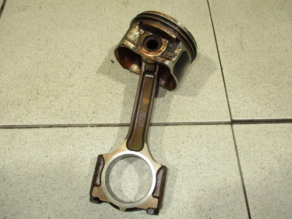 Поршень с шатуном Nissan Tiida 2012 C11