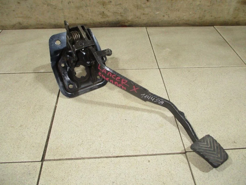 Педаль сцепления Mitsubishi Lancer 10 CY
