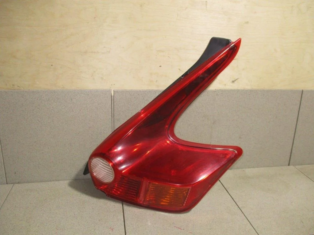 Фонарь задний правый Nissan Juke 2011 F15
