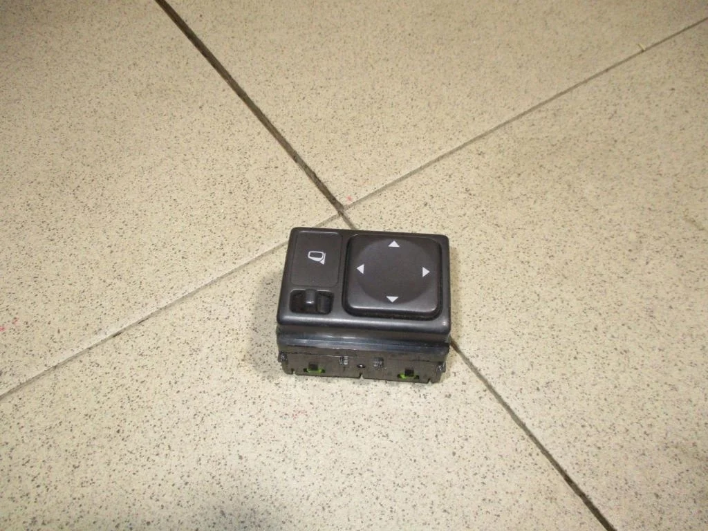 Переключатель регулировки зеркала Nissan Juke F15