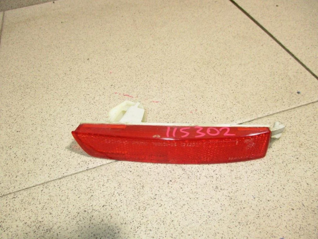 Отражатель в бампер задний левый Nissan Juke 2011 F15