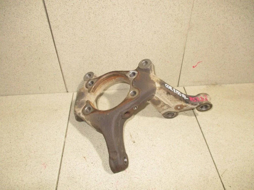 Кулак поворотный передний левый Toyota Corolla E150
