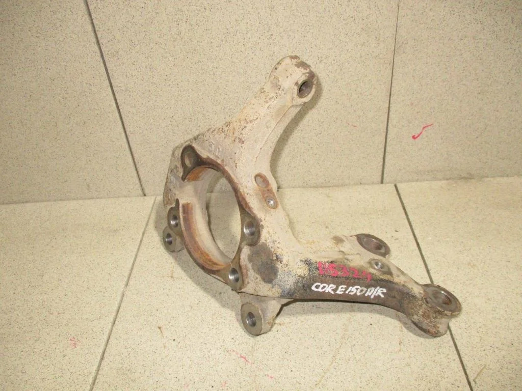 Кулак поворотный передний правый Toyota Corolla E150