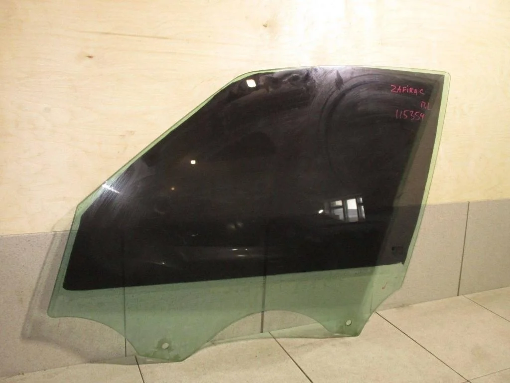Стекло двери передней левой Opel Zafira 2012 C