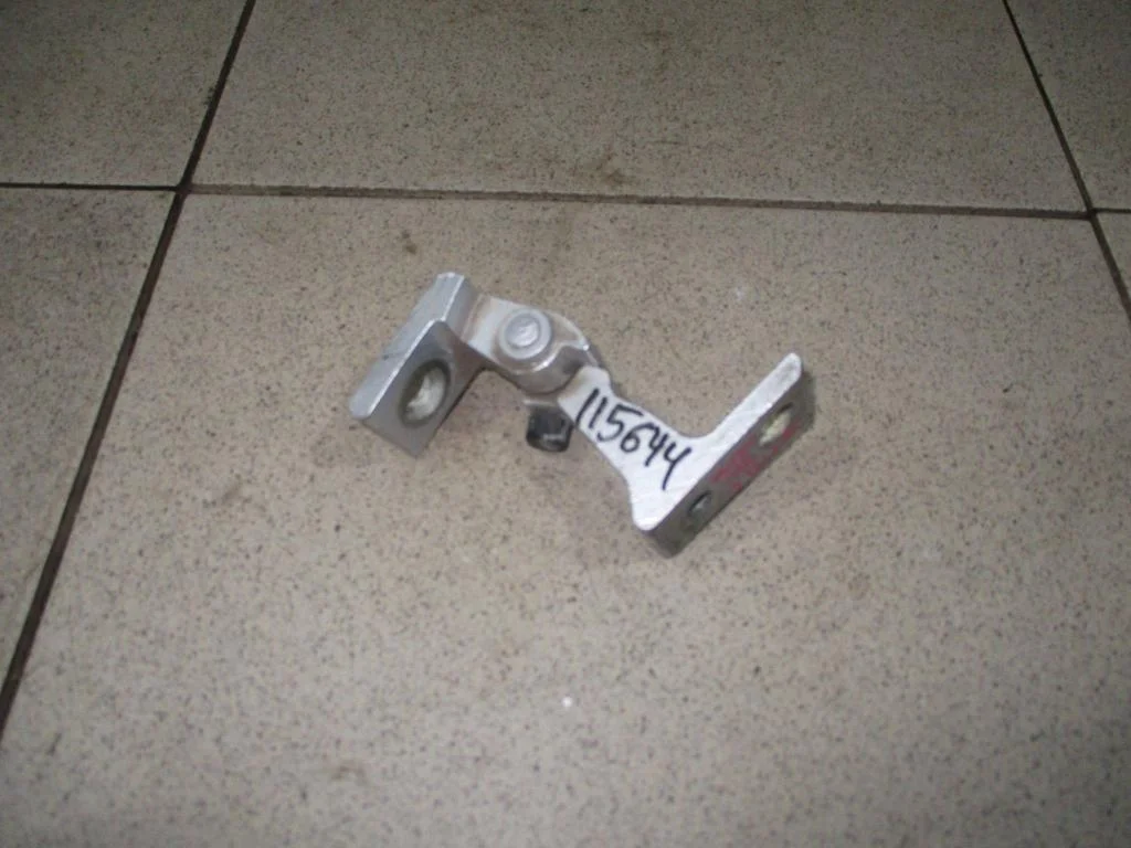 Петля двери Volkswagen Jetta A6