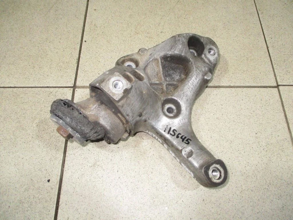 Кронштейн кондиционера Volkswagen Jetta A6