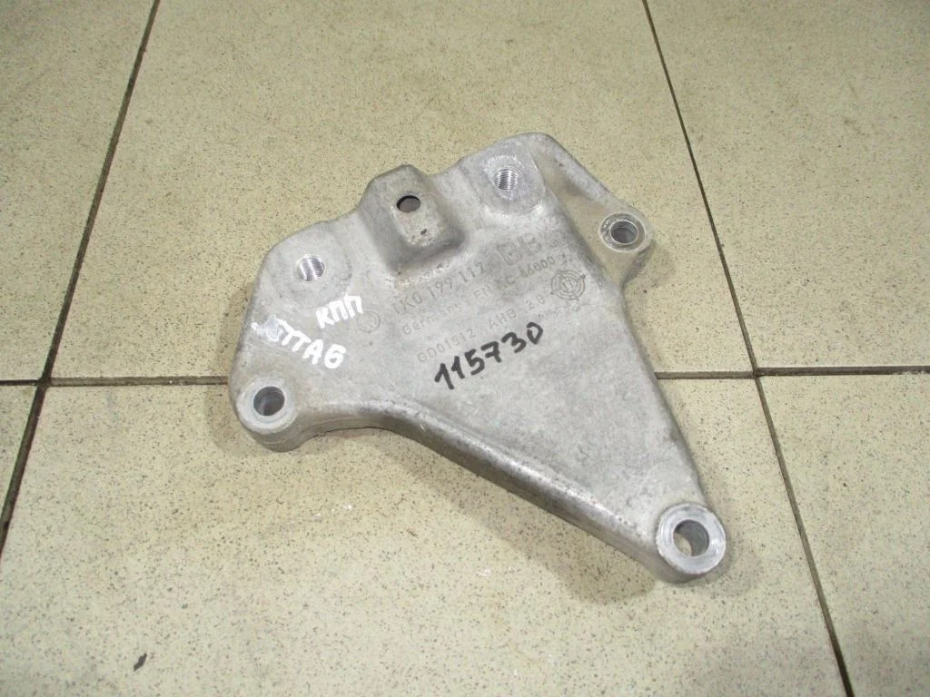 Кронштейн кпп левый Volkswagen Jetta A6