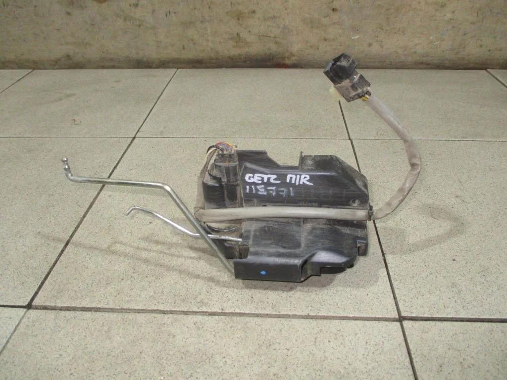 Замок двери передней правой Hyundai Getz TB