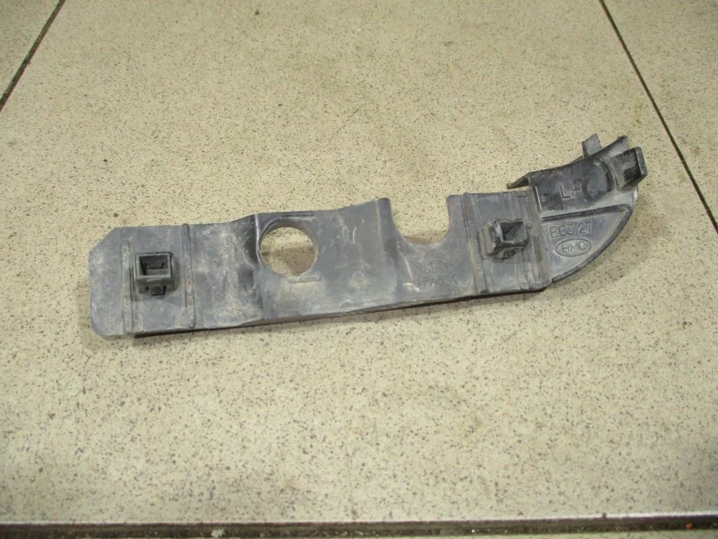 Кронштейн переднего бампера левый Hyundai Getz 2008 TB