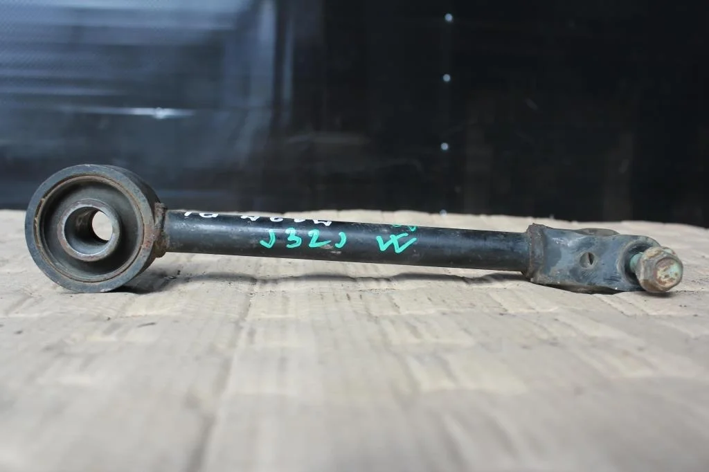 Б.у. рычаг продольный NISSAN TEANA J32 NISSAN TEANA J32