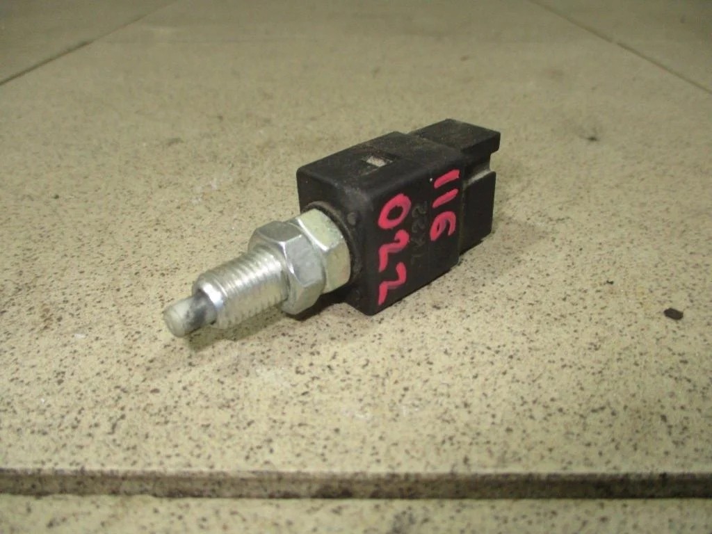 Датчик включения стопсигнала Hyundai Getz TB