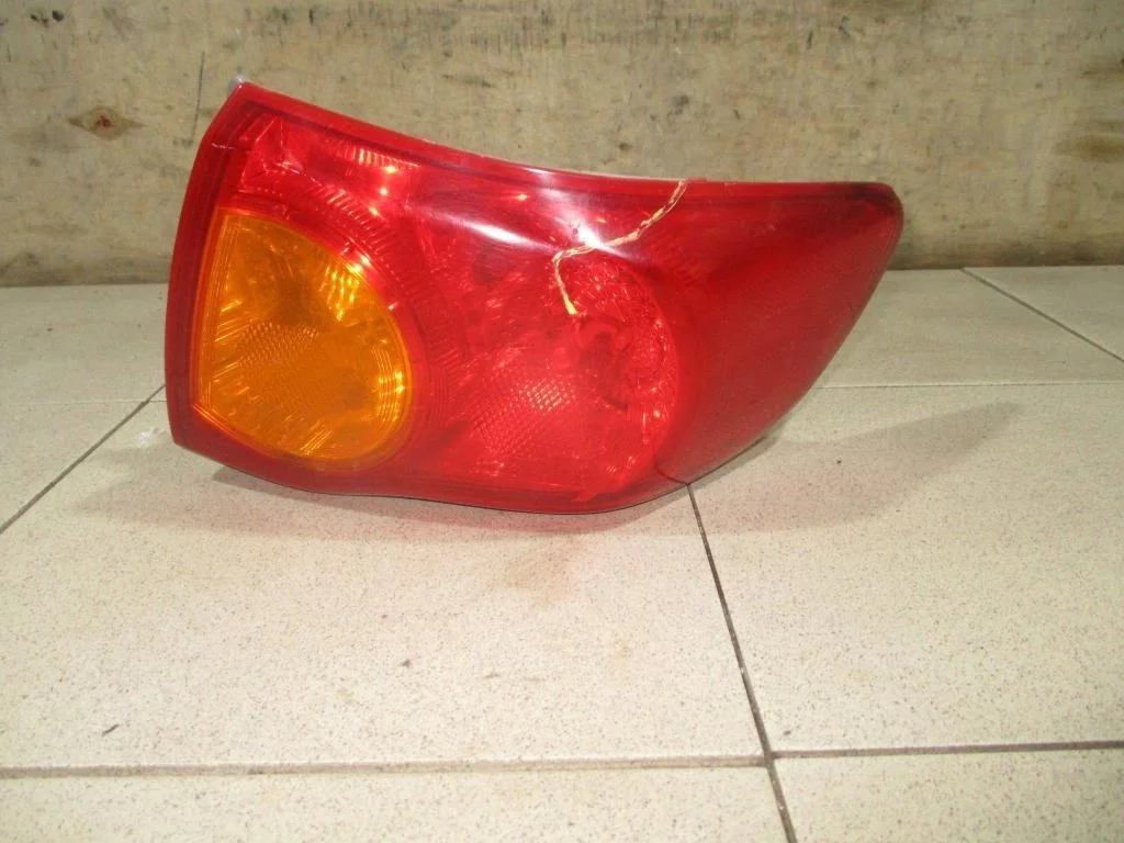 Фонарь задний наружный правый Toyota Corolla E150