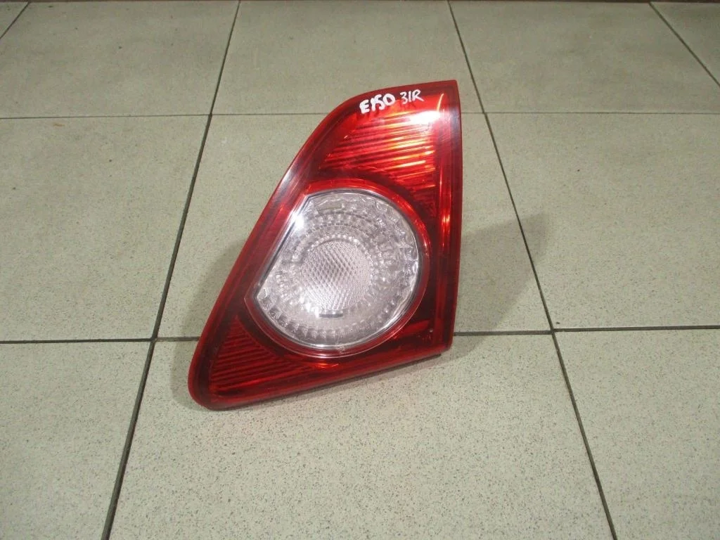 Фонарь задний внутренний правый Toyota Corolla E150