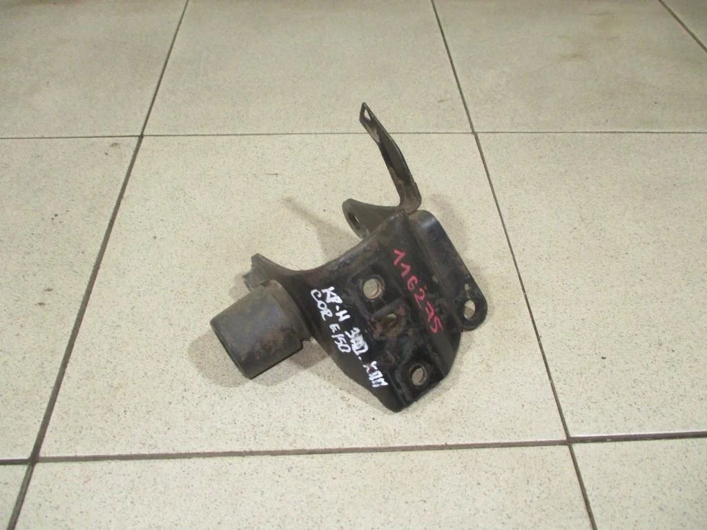 Кронштейн двигателя задний Toyota Corolla E150