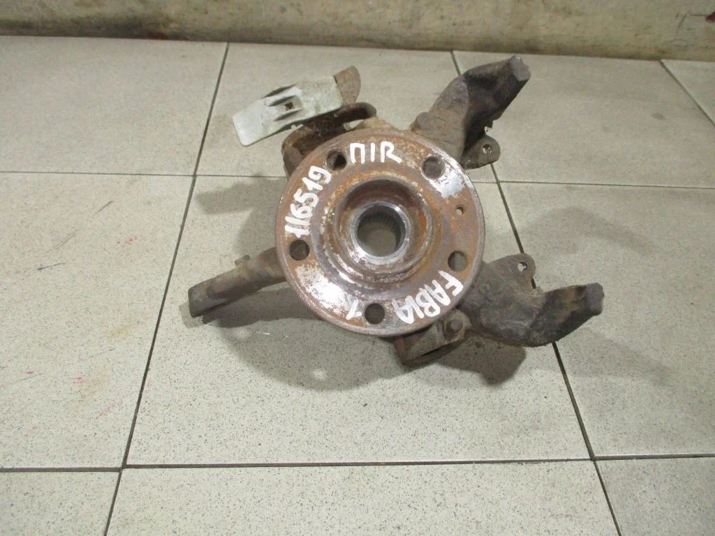 Кулак поворотный передний правый Skoda Fabia 1 6Y