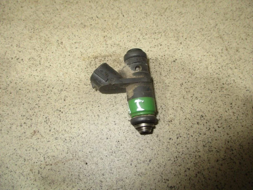 Форсунка топливная Skoda Fabia 1 6Y