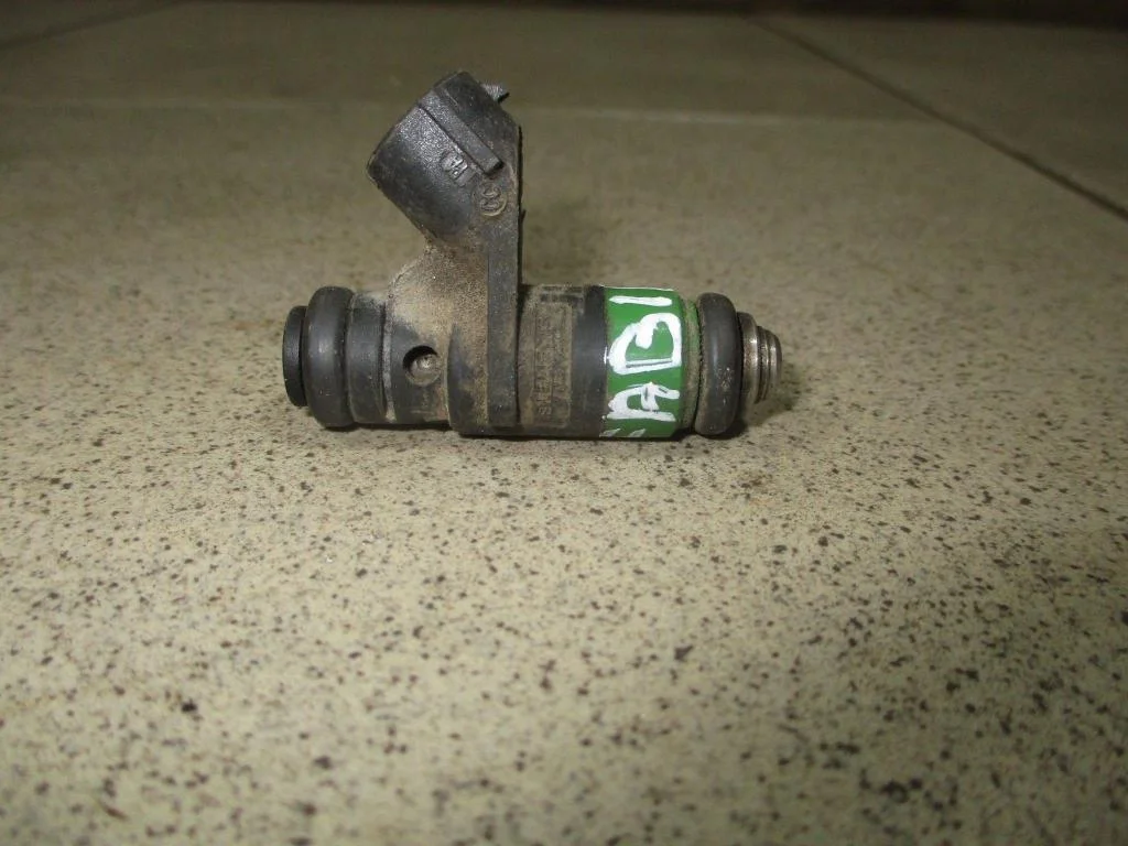 Форсунка топливная Skoda Fabia 1 6Y