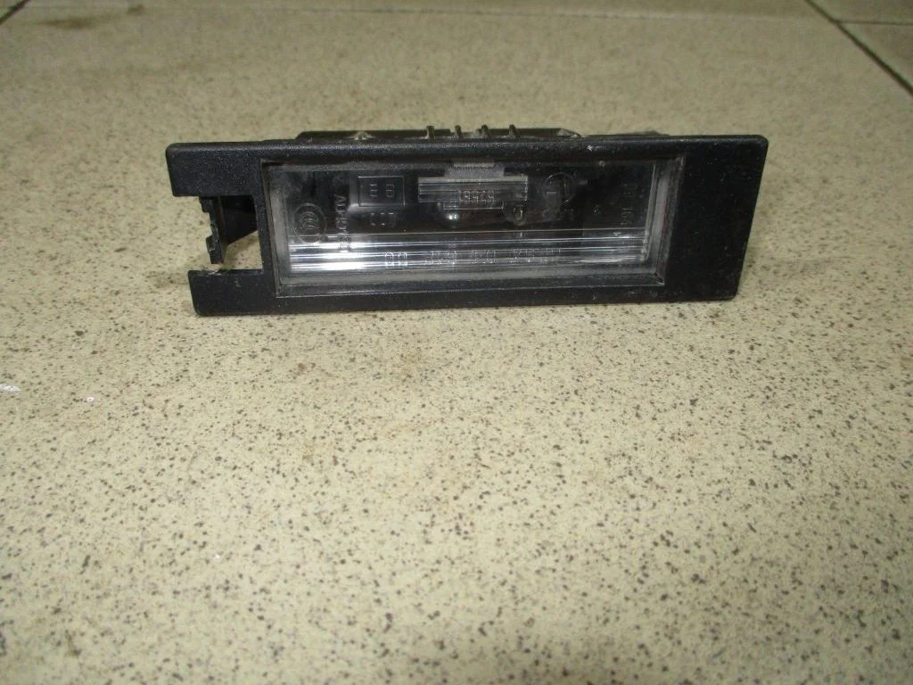 Фонарь подсветки номера Opel Astra H