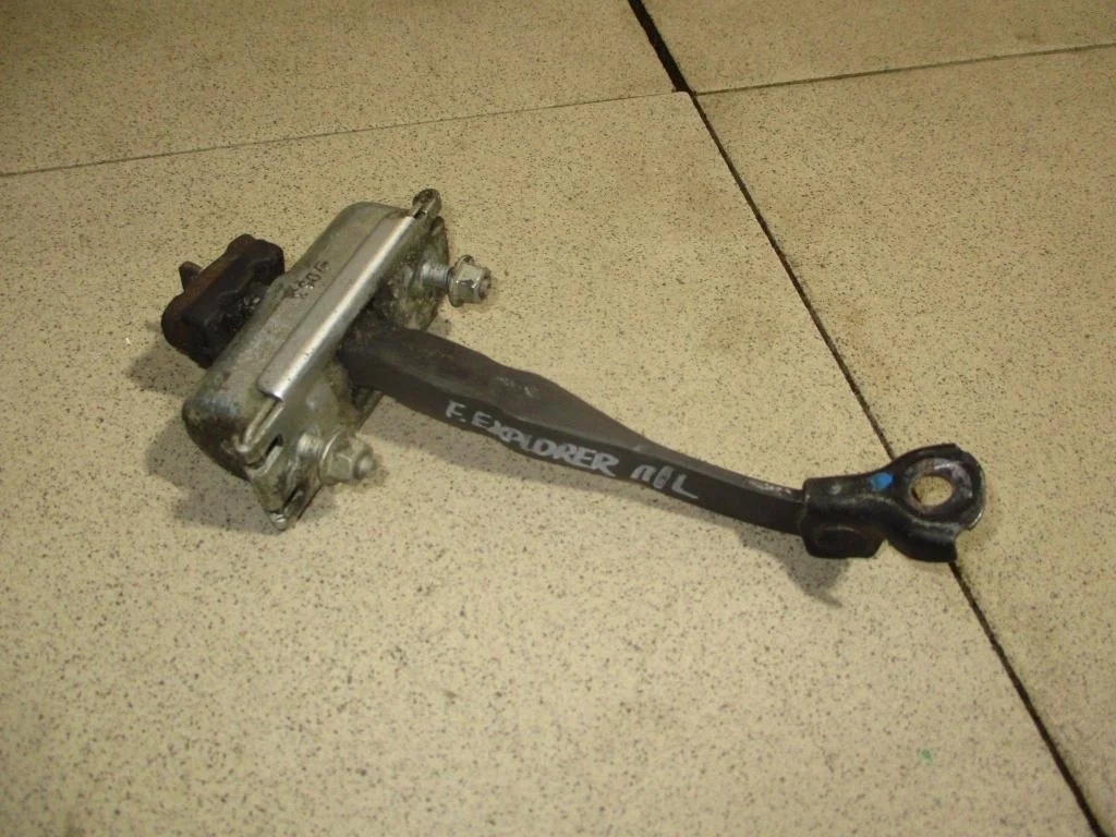 Ограничитель двери Ford Explorer U502