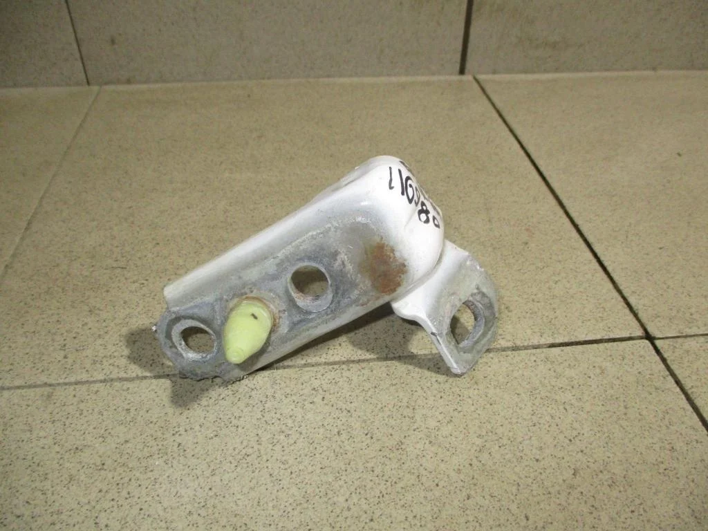 Петля двери передней левой верхняя Ford Explorer U502