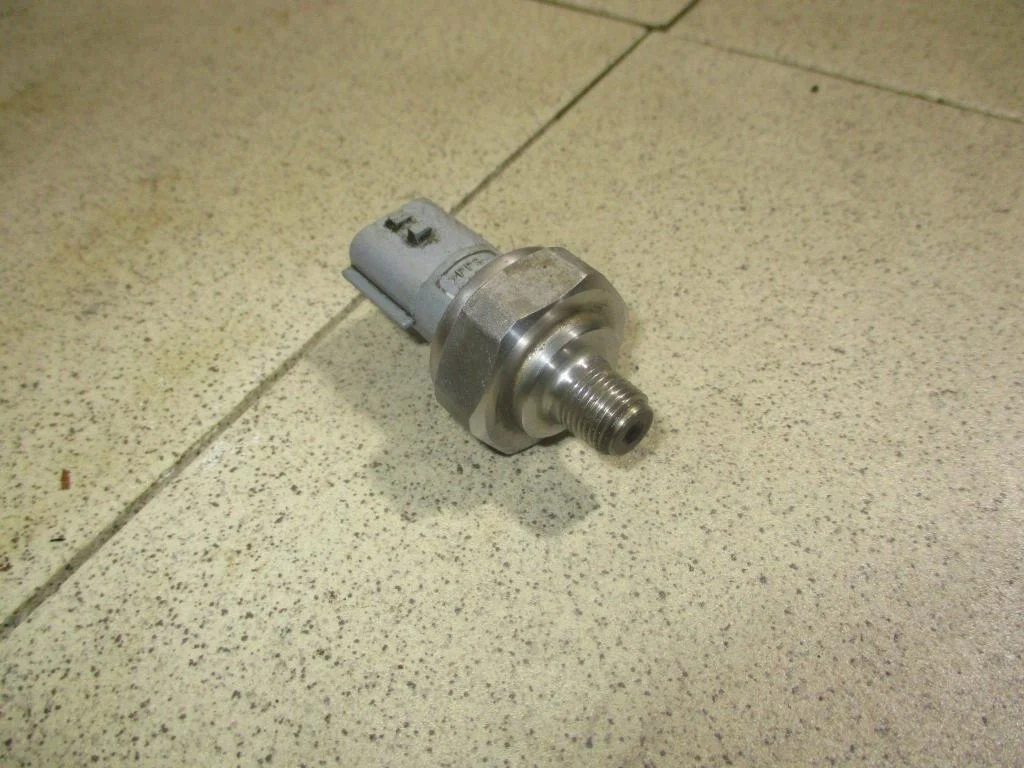 Датчик давления масла Nissan Juke F15