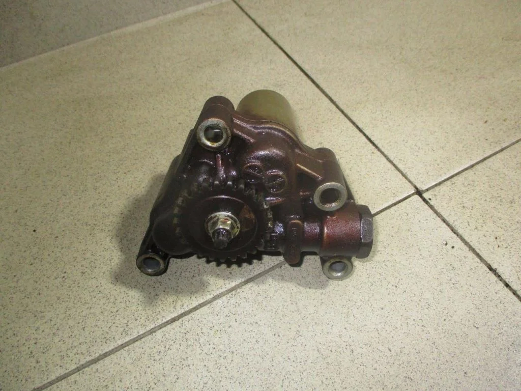 Насос масляный Nissan Juke F15
