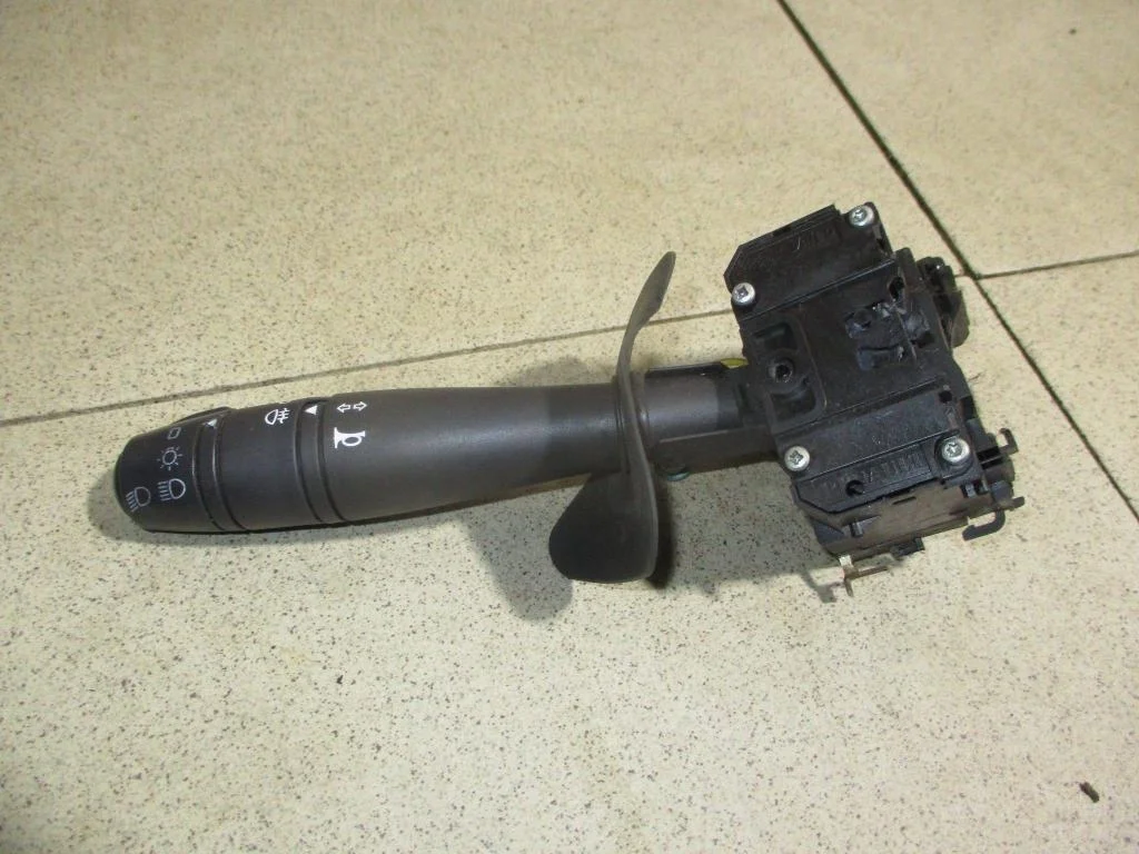 Переключатель поворотов подрулевой Лада Ларгус R90