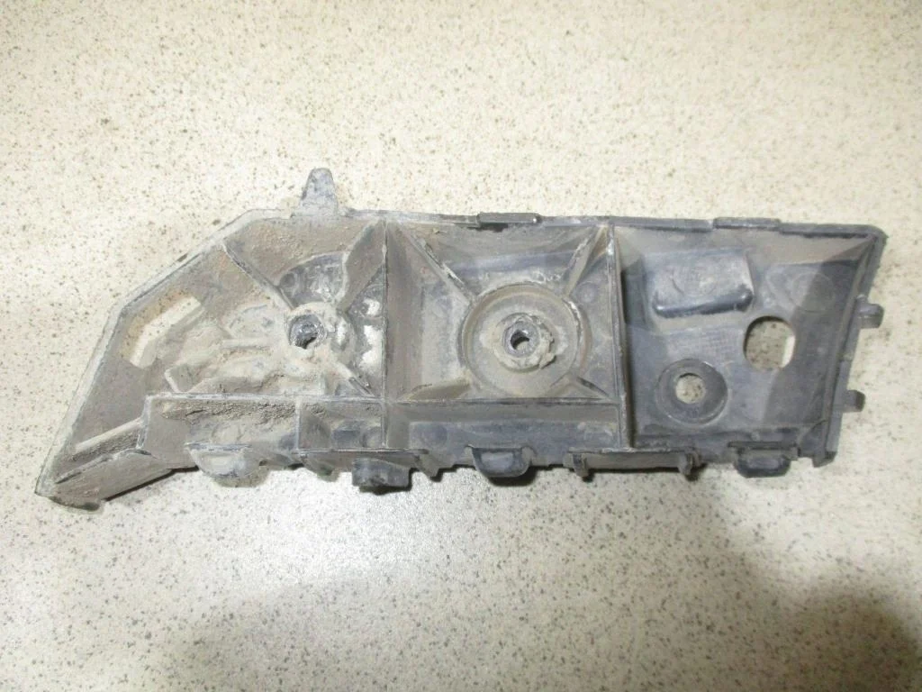 Кронштейн переднего бампера левый Chevrolet Cobalt T250