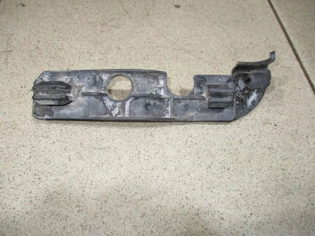 Кронштейн переднего бампера правый Hyundai Getz TB