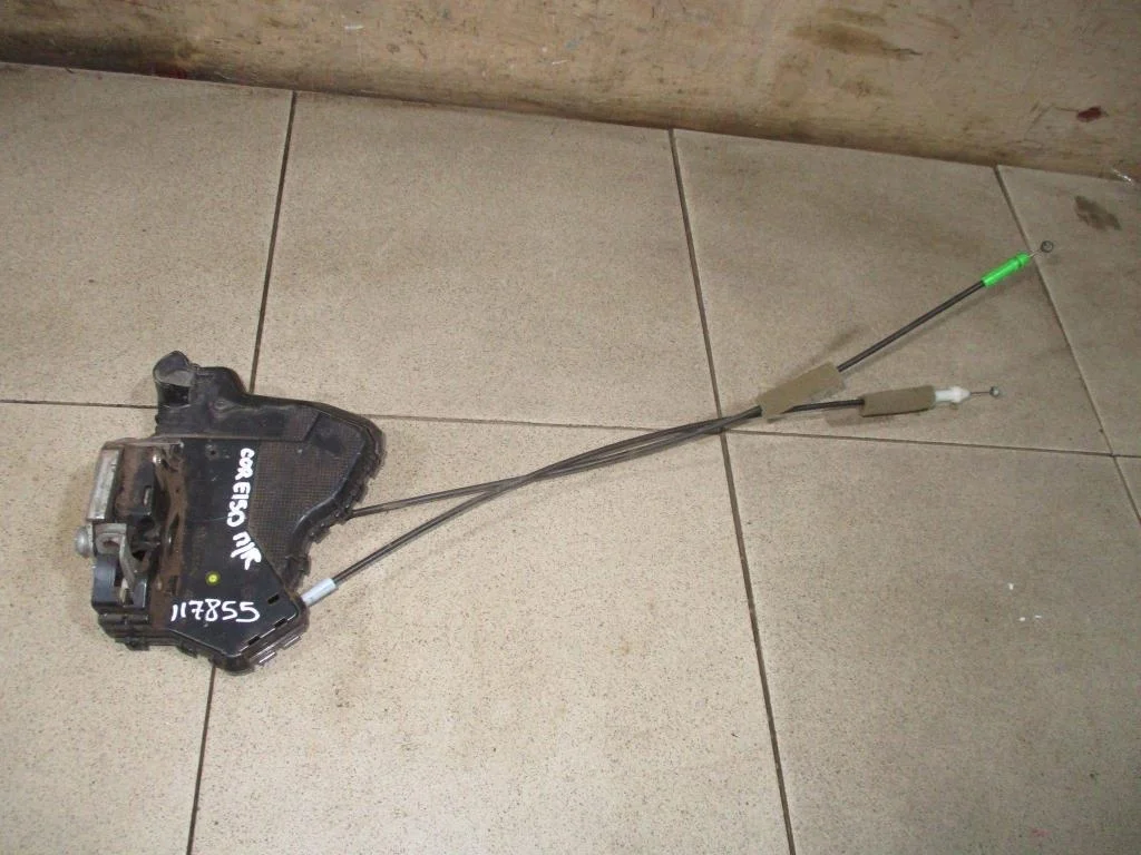 Замок двери передней правой Toyota Corolla E150