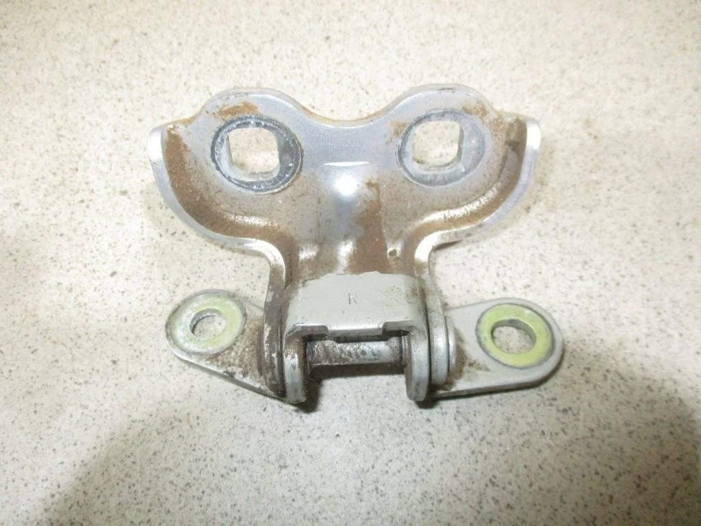 Петля двери задней левой нижняя Chevrolet Cobalt T250