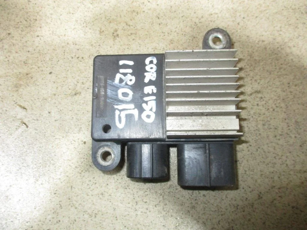 Блок управления вентилятором Toyota Corolla E150