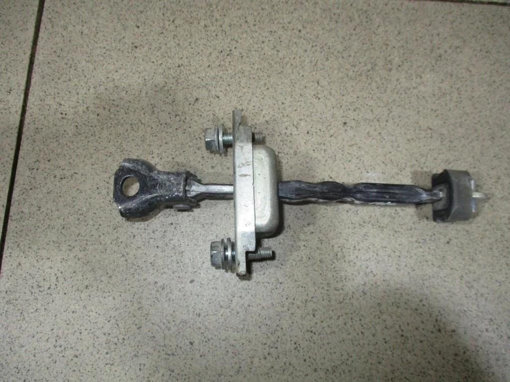 Ограничитель двери Toyota Camry XV50