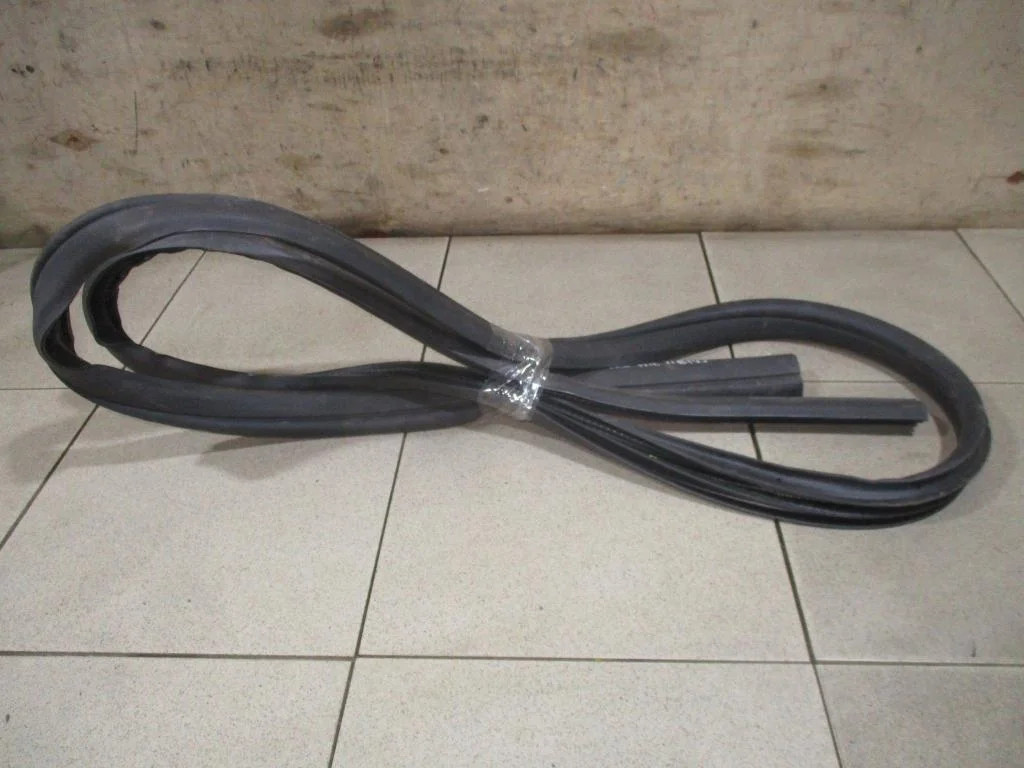 Уплотнитель двери Ford Focus 3
