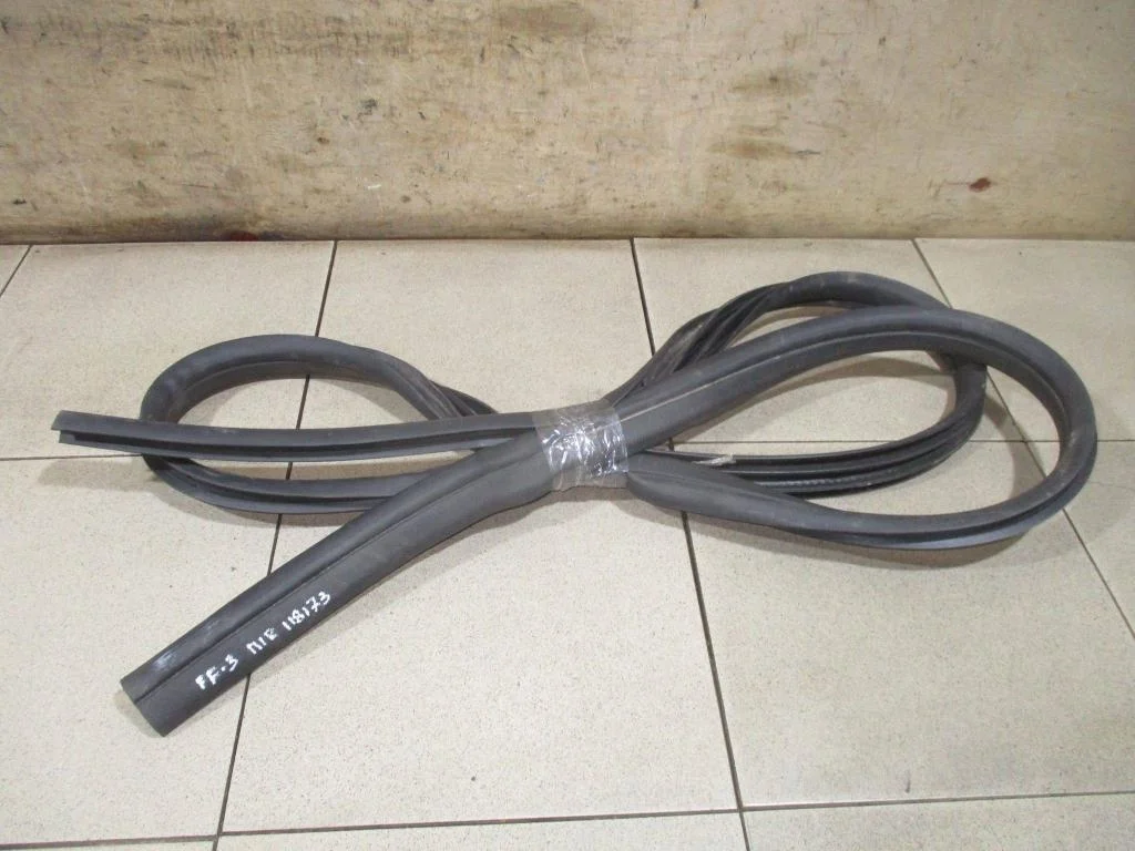 Уплотнитель двери Ford Focus 3