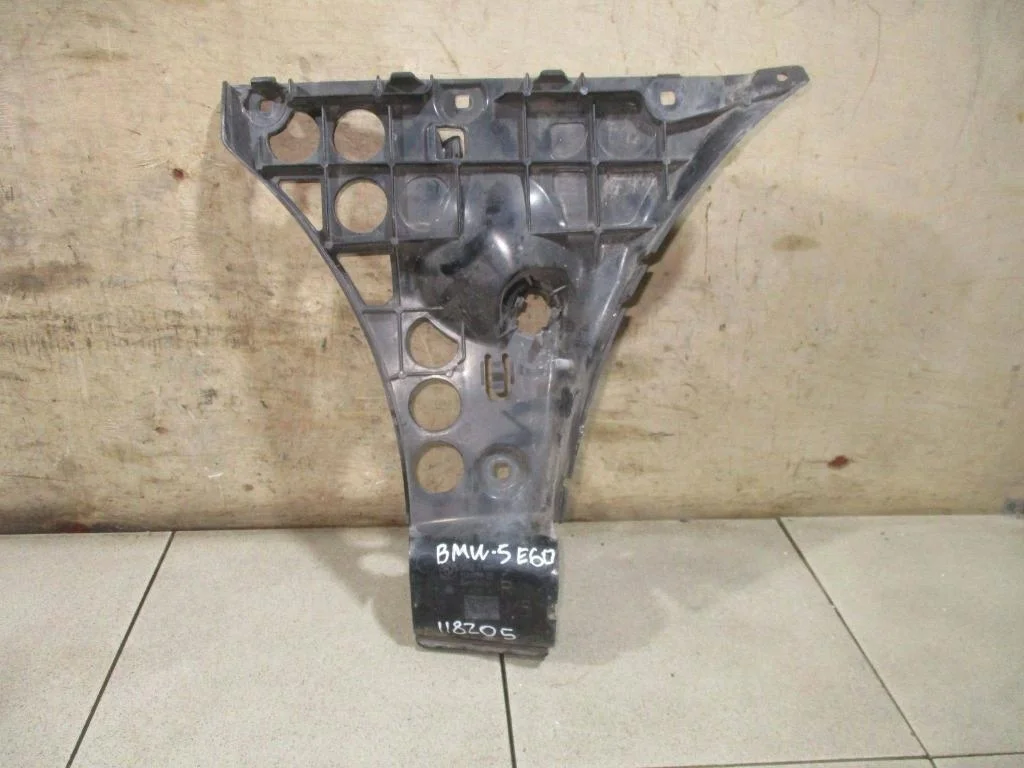 Кронштейн заднего бампера правый BMW 5-Series E60, E61
