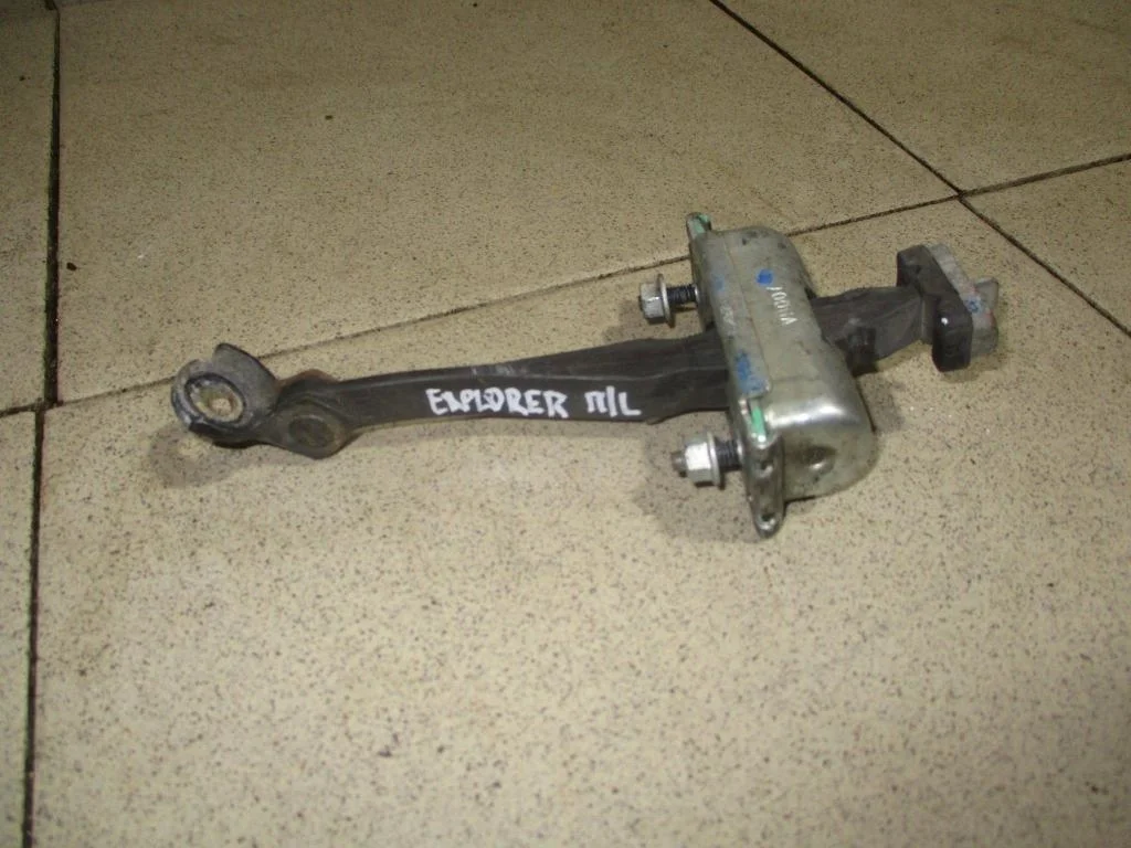 Ограничитель двери Ford Explorer U502