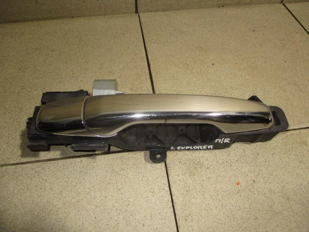 Ручка двери передней наружная правая Ford Explorer U502