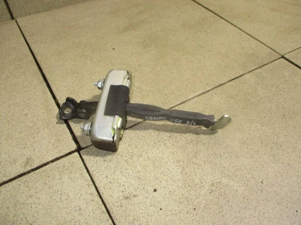 Ограничитель двери Toyota Camry XV50