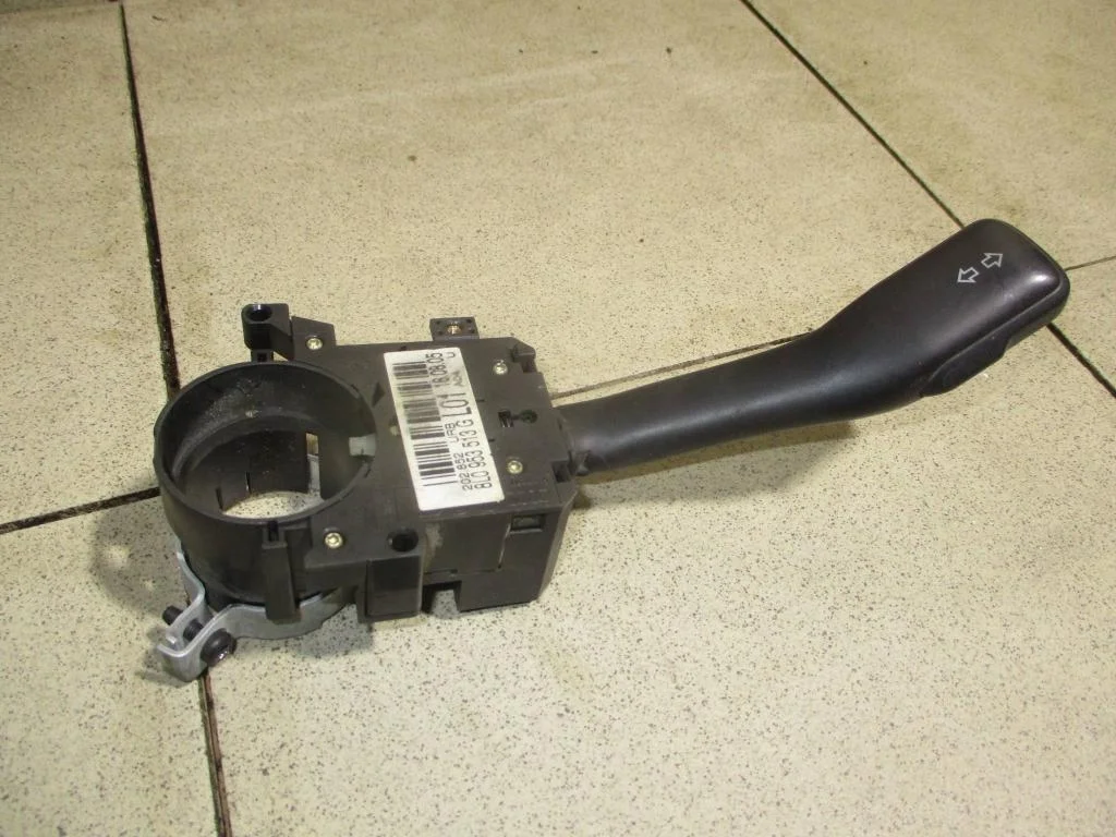 Переключатель поворотов подрулевой Skoda Fabia 1 6Y