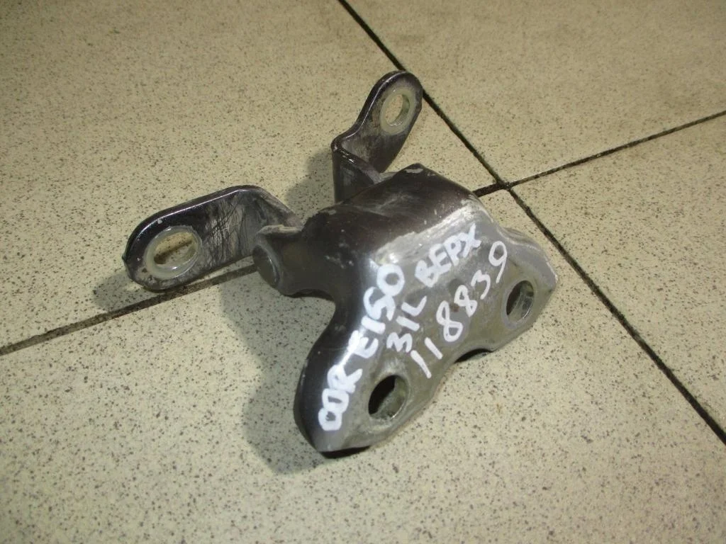 Петля двери задней левой верхняя Toyota Corolla E150