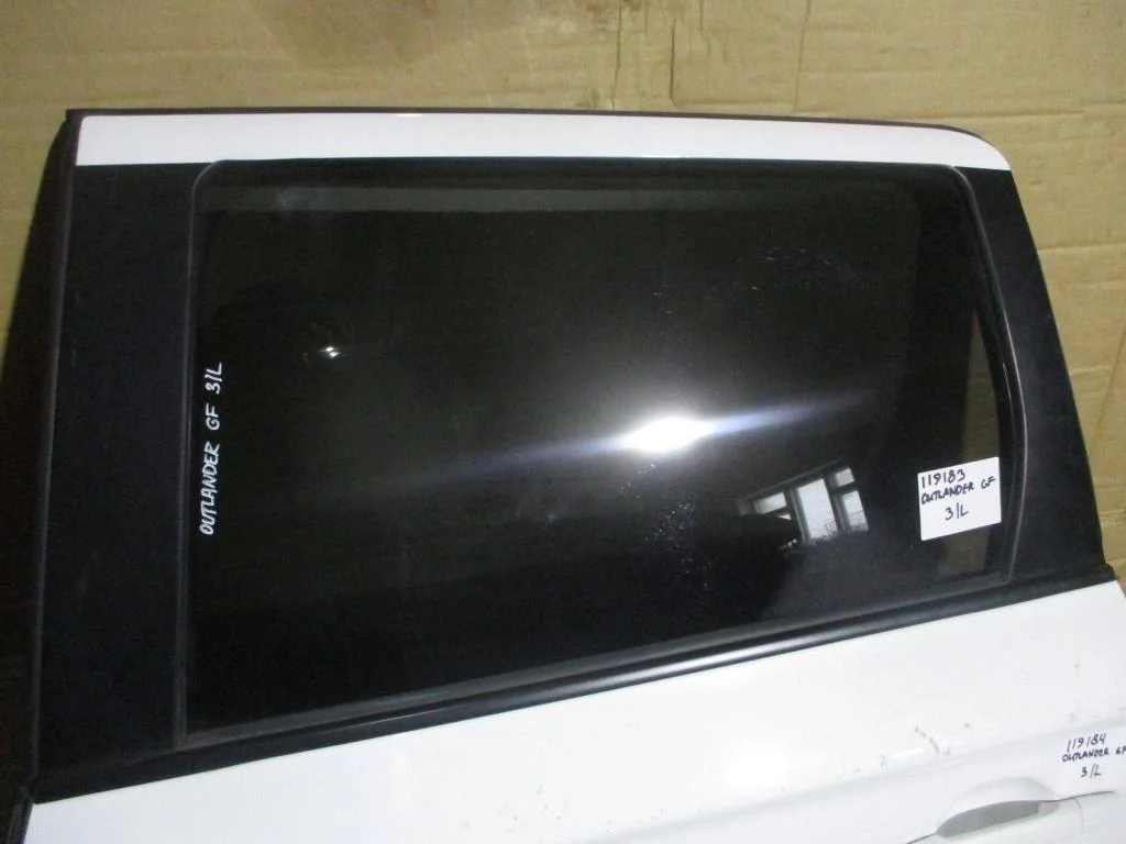 Стекло двери задней левой Mitsubishi Outlander 3 2015 GF