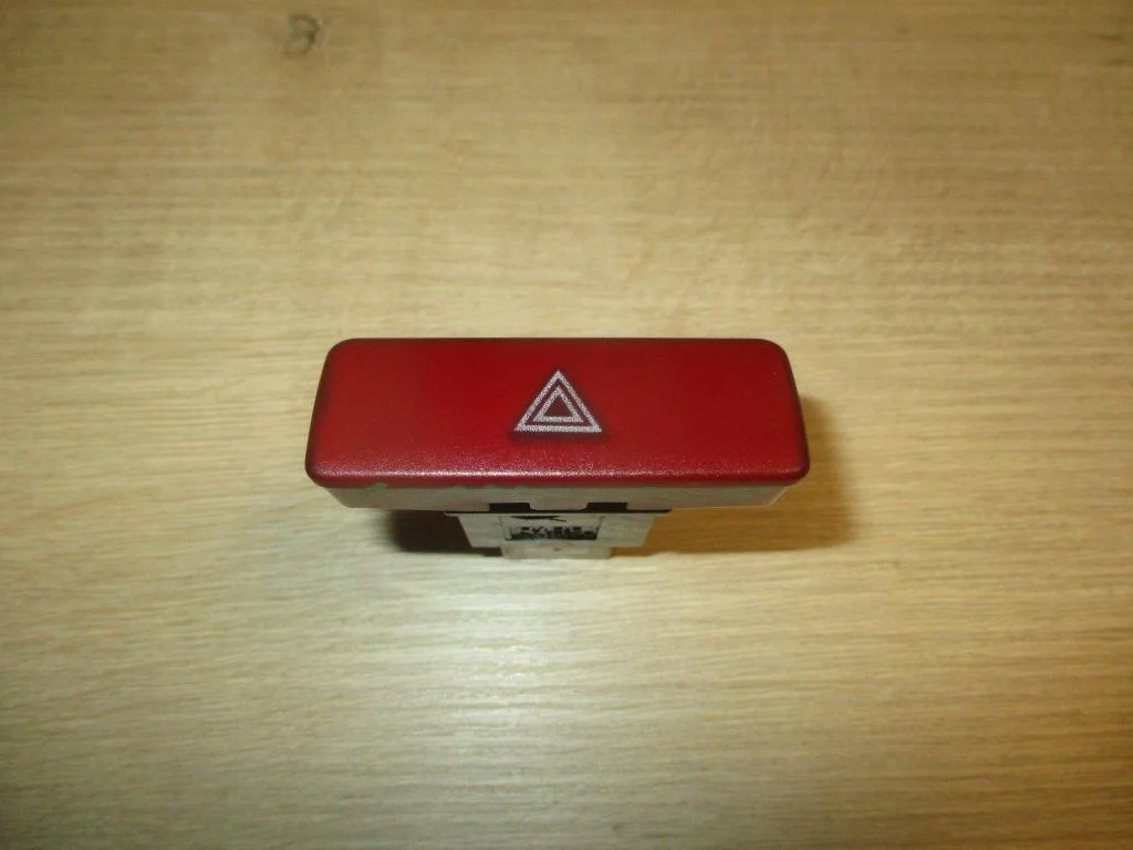 Кнопка аварийной сигнализации Mitsubishi Lancer 9 CS
