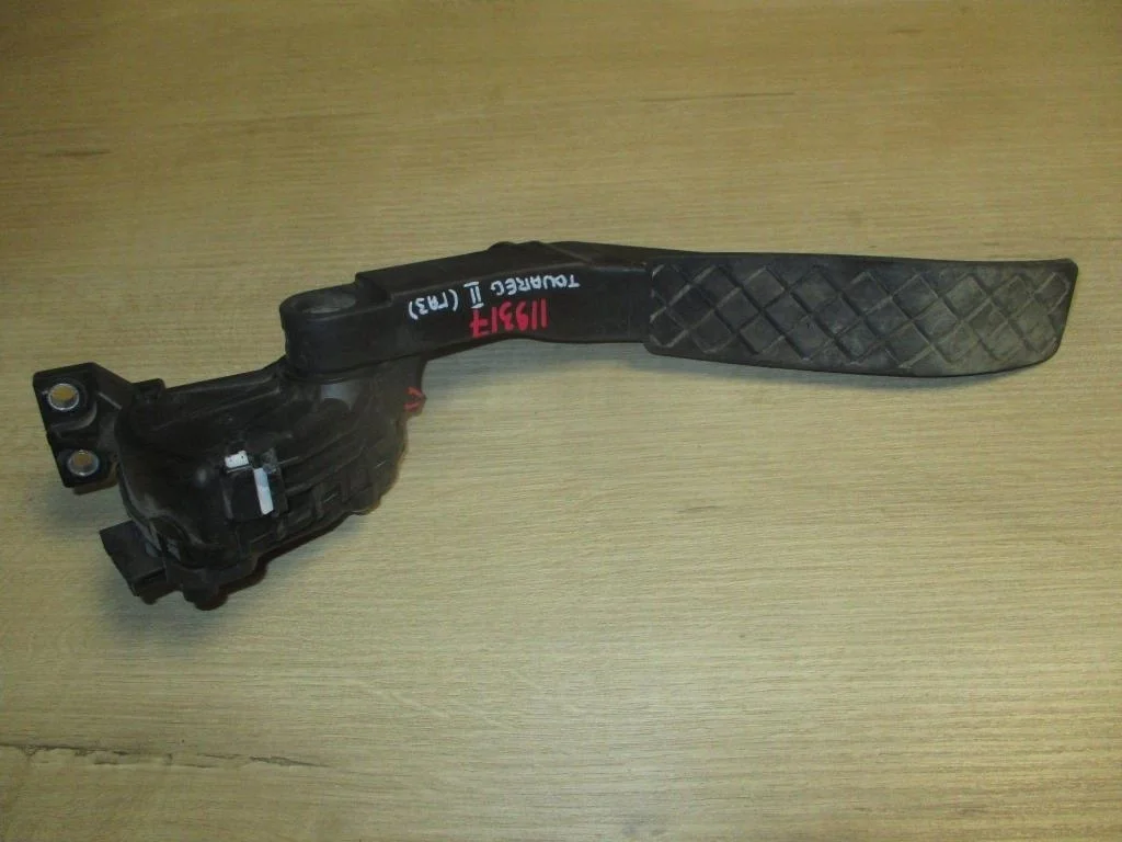 Педаль газа Volkswagen Touareg 2 2016 FL, NF