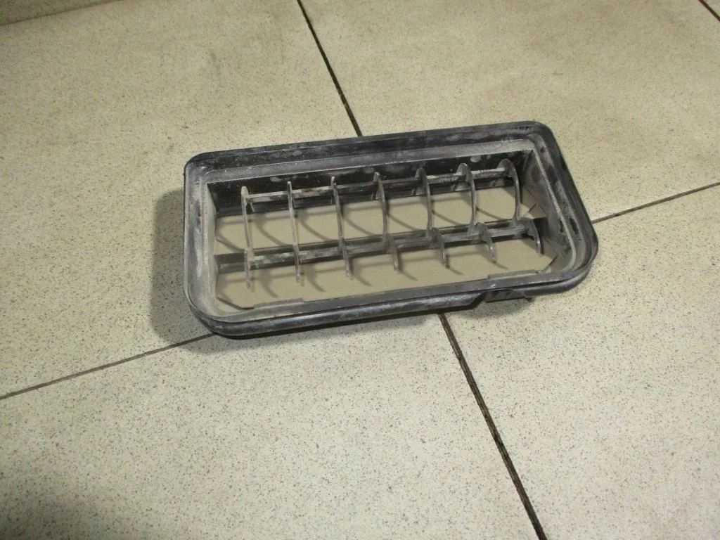 Решетка вентиляционная Volkswagen Jetta A6